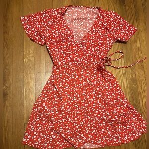 Adorable red and white floral mini wrap dress 90s Y2K medium